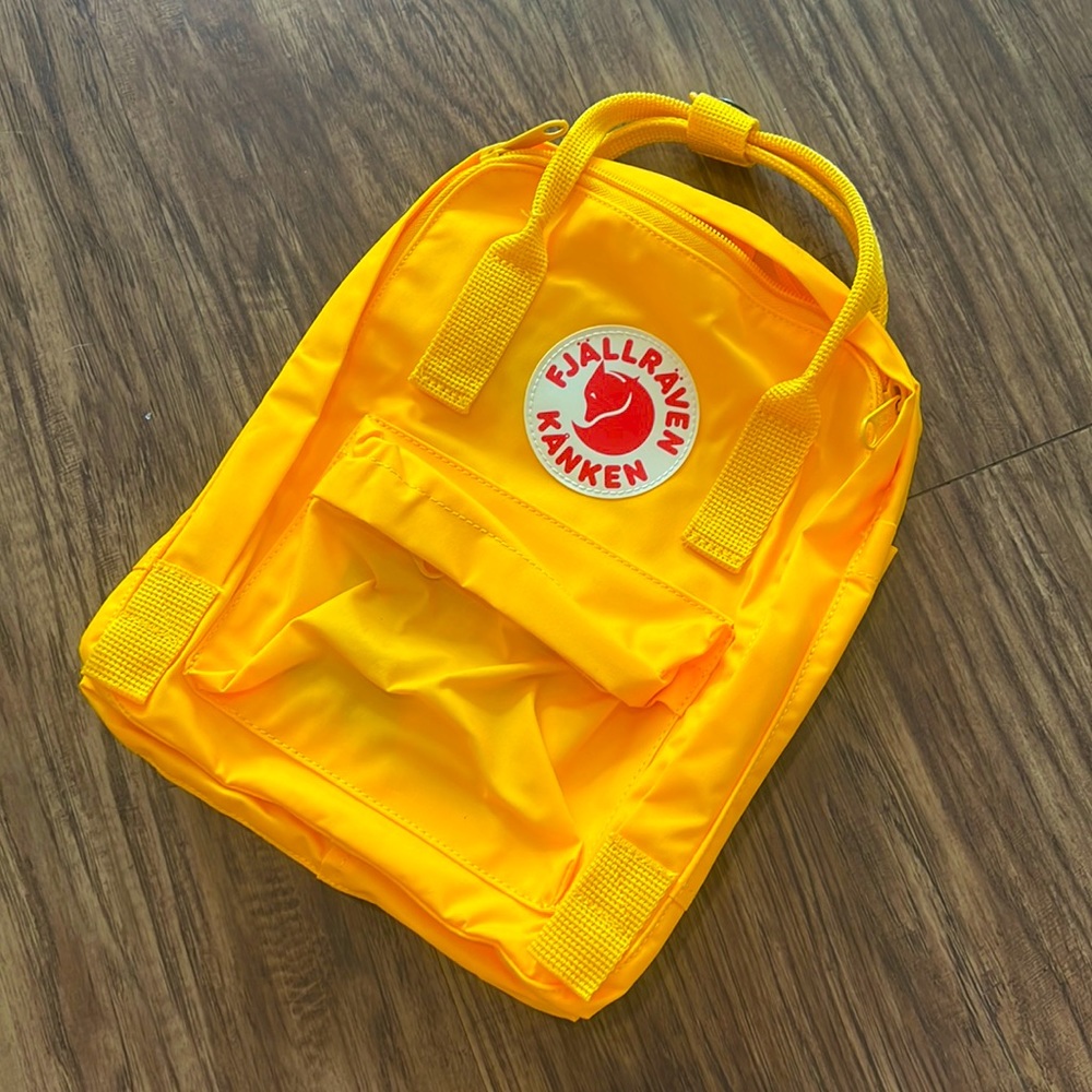 Fjallraven Women's Kanken Mini Backpack - NEW without tags